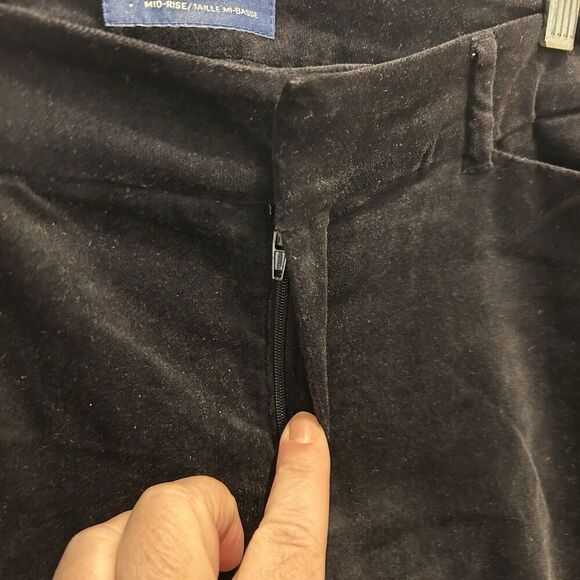 Old Navy Women's Black Mid-Rise Regular Fit Pixie Velvet‎ Ankle Pants SZ 12 NWT - Picture 2 of 8